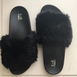 NWOT KALI FUZZY SLIDES